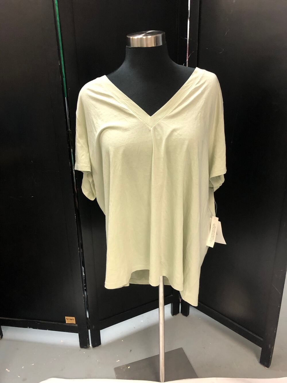 Women's green Vince V-neck T-shirt